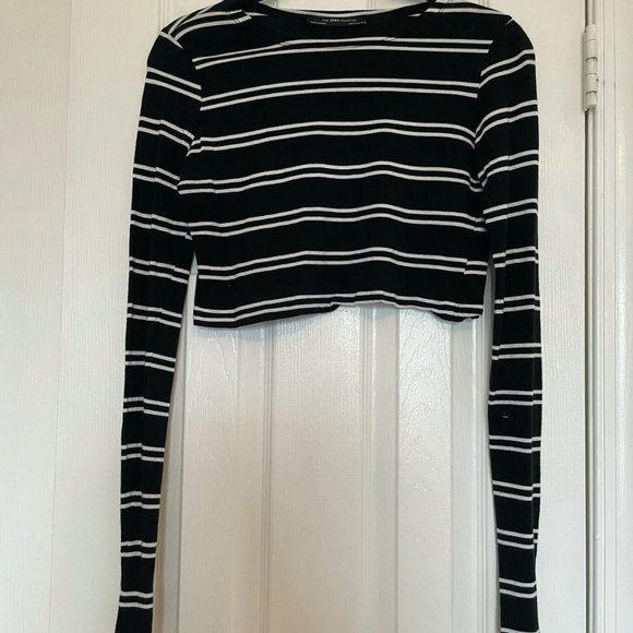 Zara Long Sleeved Crop Top - Picture 2 of 4